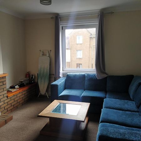 Self Catering 2 Bedroom Flat, Frequent Buses, 1-Minute Walk To Bus Stop, 20 Minutes To City Center Единбург Екстериор снимка
